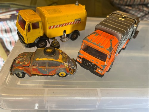 Vintage corgi road - corgi, vw