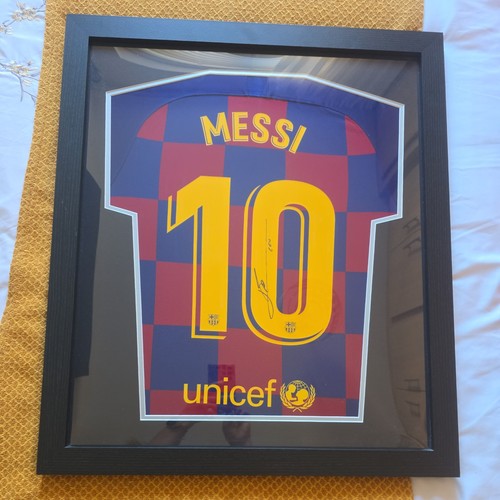Hand signed lionel messi - signed,