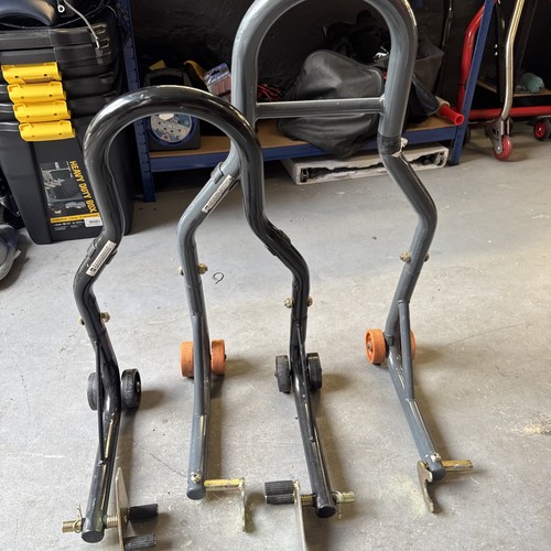 Front and rear - rear, stands