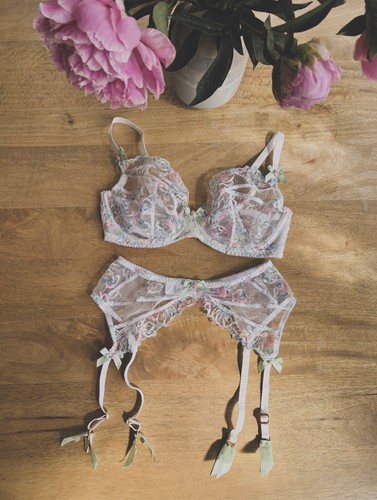 Agent provocateur white - agent,