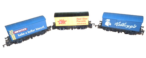 Hornby lwb closed vans 3 - hornby,