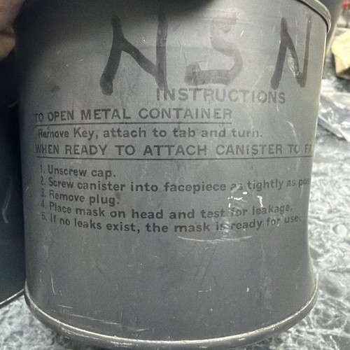 Vintage army m11 gas mask - us,