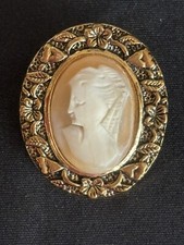 Vintage Cameo Oval Gold Tone
