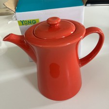 Yong New England Tea / Coffee Pot.  Red Colour. 1.4 Liter Capacity. 24x20x13.5cm