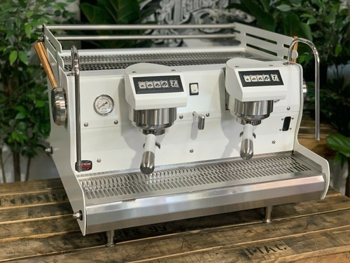 Synesso sabre group white - synesso, &
