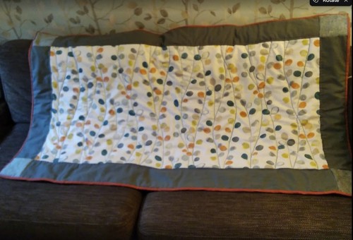 Leaf pattern lap quilt - , grey