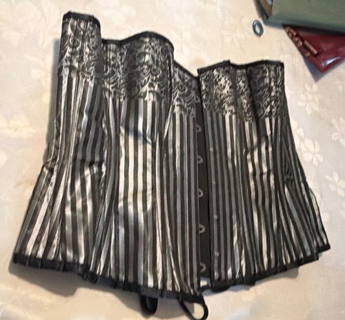 Black silver striped - black,