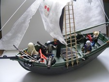 Playmobil 6678 Floating Pirate Raiders' Ship with Figures and Accessories