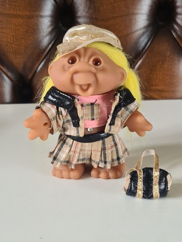 Dam trolls chav - chav/bling, by