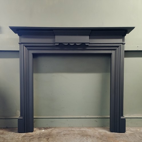 Stunning wooden mantlepiece - stunning,