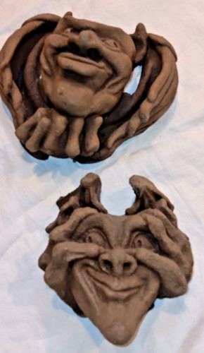 Gargoyles smiling faces - pc,