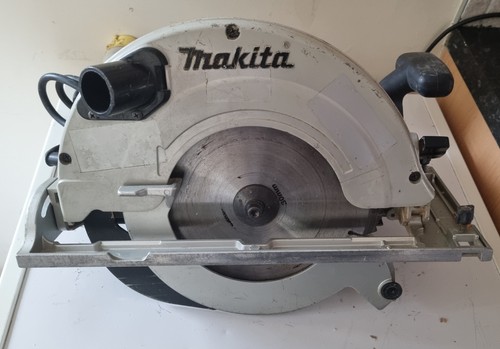 Makita saw - makita,