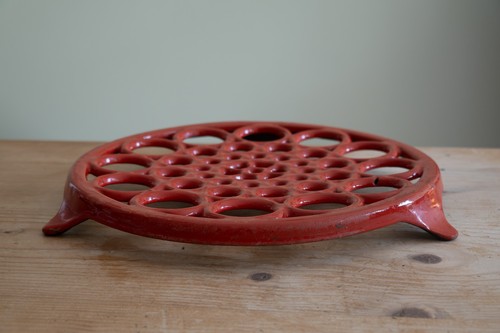 Trivet vintage red enamelled - trivet,