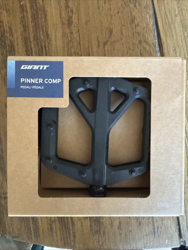 Giant pinner comp - comp, flat