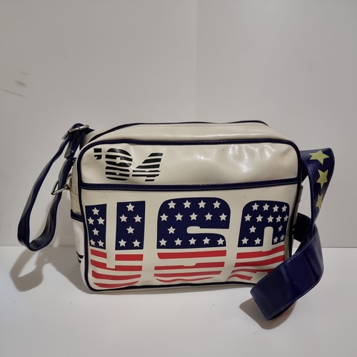 Retro shoulder hand bag - hand,