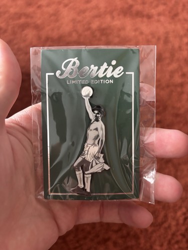 Bertie auld hoidy badge - auld,,