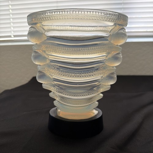 Lalique vase saint - saint, mark