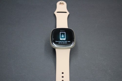 Fitbit versa smartwatch - fitbit, 3