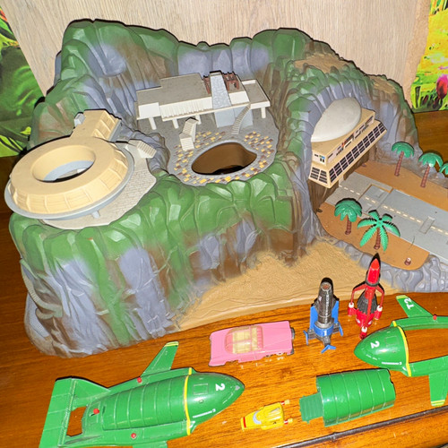 Thunderbirds tracy island - thunderbirds,