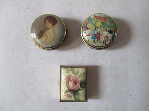 Three collectable decorative - collectable,