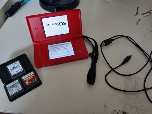 Nintendo lite red handheld - ds,