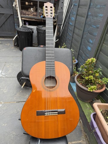 Yamaha 100 classical guitar - yamaha,