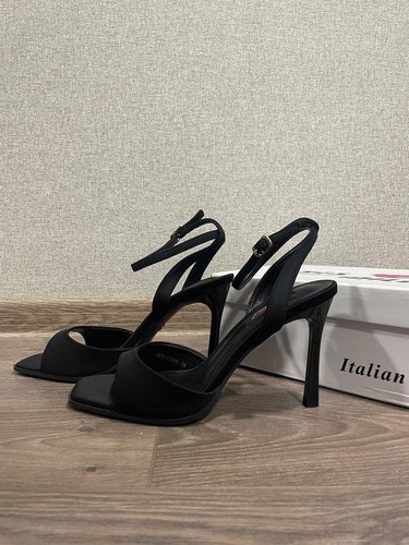 Women yes mile heels - yes,
