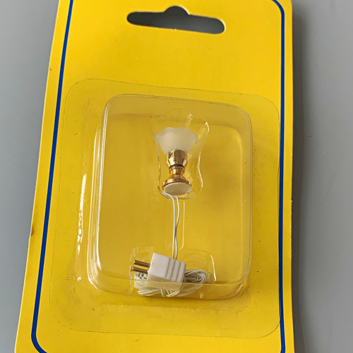 24th scale dolls house - dolls, wired
