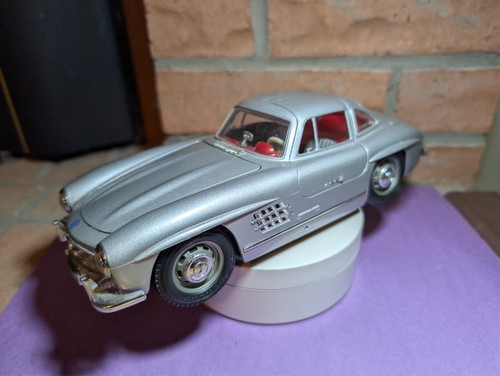 Burago 18th scale model car - 1/18th,
