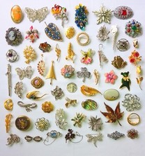 Fabulous Job lot x 60 Assorted Vintage & Modern Costume Jewellery Brooches