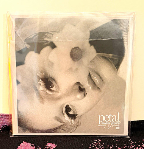 Ariana grande petal target - -,