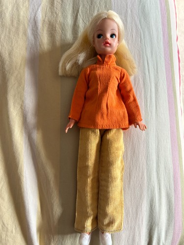Old sindy doll - with, body