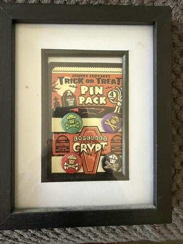 Johnny cupcakes collectable - cupcakes,