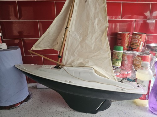 Large vintage pond yacht - large,