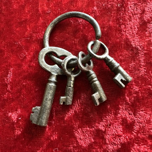 Keys small cast iron - x4,