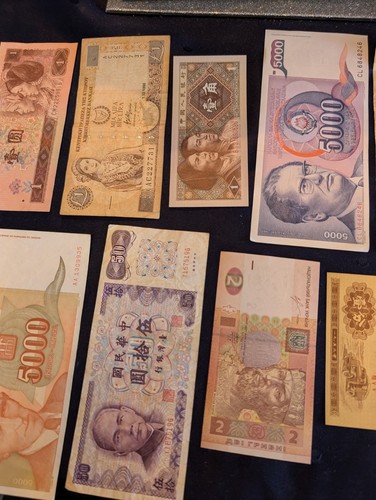 Mixed world banknotes - 40,