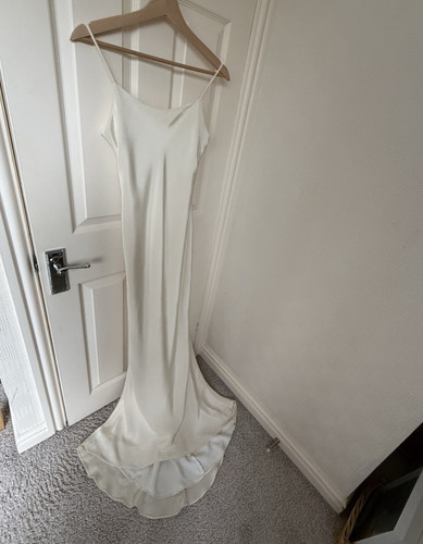 Cream silk column - , style
