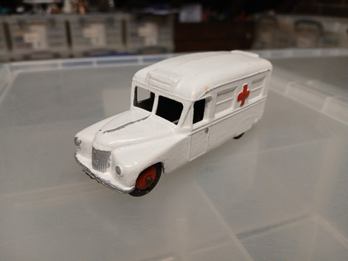 Dinky toys daimler ambulance - daimler,