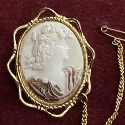 Vintage gold tone - tone, scallop