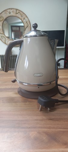 Delonghi kettle - delonghi,