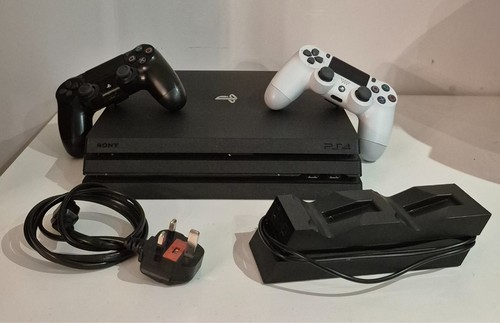 Ps4 pro 1tb 2 controllers - ps4,