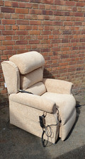 Oak Tree Mobility Rise & Recline Chair With Heat & Massage Pack