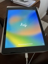 Apple iPad 5th Gen. 32GB, Wi-Fi, 9.7in - Space Grey please read description 