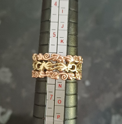 Welsh clogau 9ct row wide - welsh,