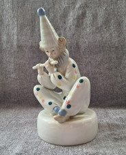 Beautiful Vintage Porcelain Harlequin /Clown Musician Figurine – Hand Painted