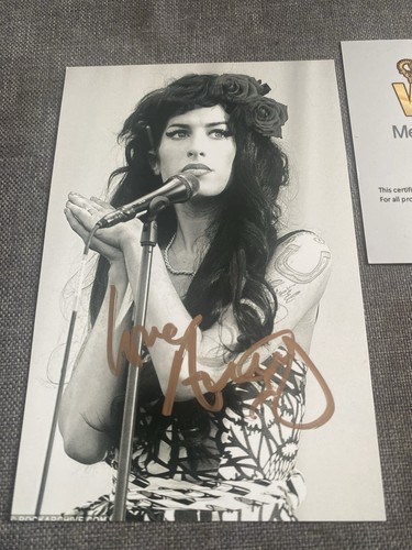 Amy winehouse signed - winehouse, photo