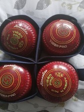Henselite Tiger Pro Lawn Bowls Size 4, red