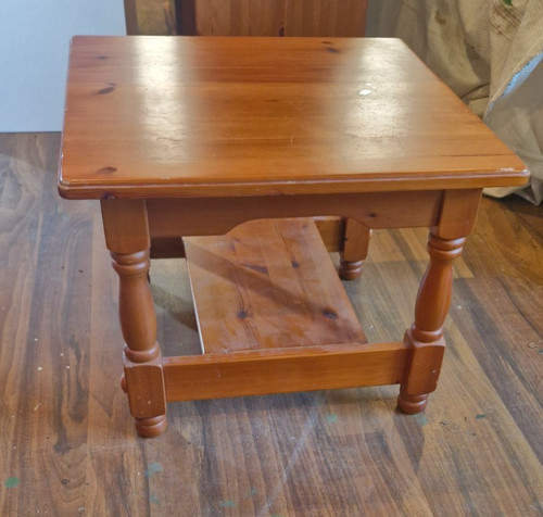 Light wood coffee table - ., good