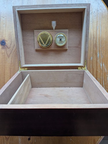 Cigar humidor 26x22x11cm - cigar,