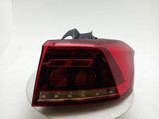 VOLKSWAGEN PASSAT Tail Light